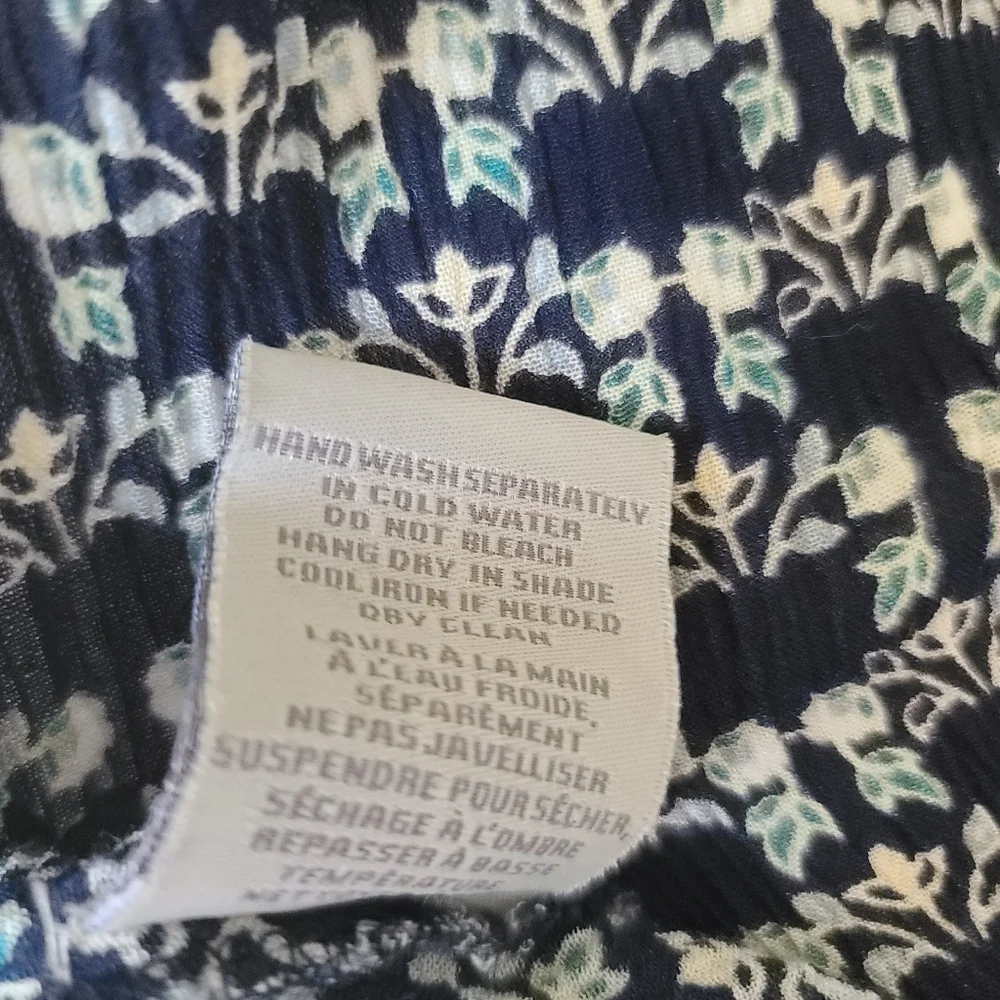 Charlie Paige Navy Floral Print with Eyelet Lace Sleeveless Top Medium